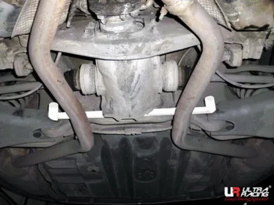 Ultra Racing Mercedes E-Class 03-06 W211 Ultra-R Rear Lower Tiebar, référence RL2-1486