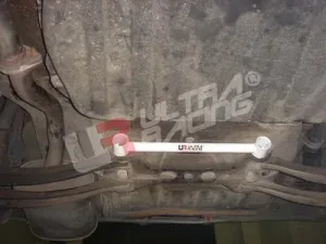Ultra Racing Daihatsu Charade G100 87-94 Ultra-R 2P Rear Lower Tiebar, référence RL2-605