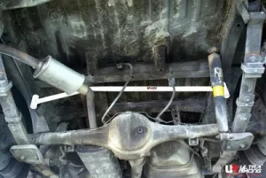 Ultra Racing Nissan Serena/Vanette 91-01 C23 2.0 Ultra-R Rear L. Bar 880, référence RL2-880