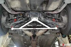 Ultra Racing Jaguar XJ (X308) 4.0 98-02 Ultra-R 3-Point Rear Lower Brace, référence RL3-1545