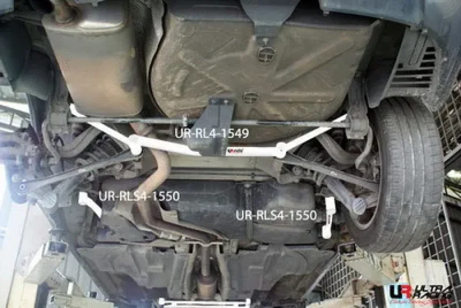 Ultra Racing Peugeot 407 04-10 2.0 UltraRacing 4-Point Rear Lower Brace, référence RL4-1549