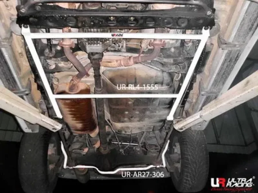 Ultra Racing Toyota Land Cruiser 100 98-07 Ultra-R 4P Rear Lower Brace, référence RL4-1555