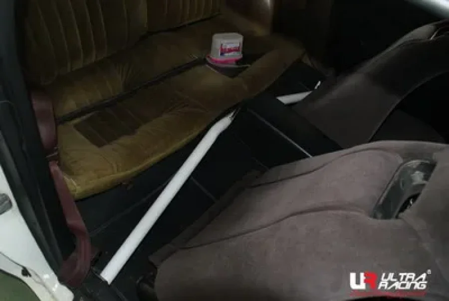 Ultra Racing Nissan 280ZX 79-83 UltraRacing 2-Point Room Bar, référence RO2-1342