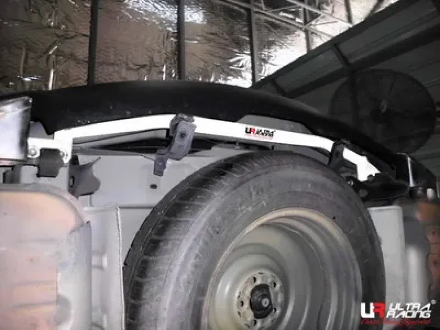 Ultra Racing Mazda CX9 07+ 3.7 UltraRacing 2-Point Rear Torsion Bar 1740, référence RT2-1740