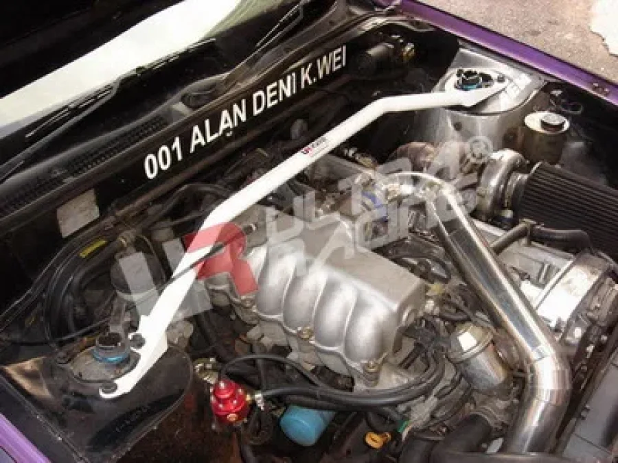 Ultra Racing Nissan Cefiro 88-94 A31 UltraRacing Front Upper Strutbar, référence TW2-096