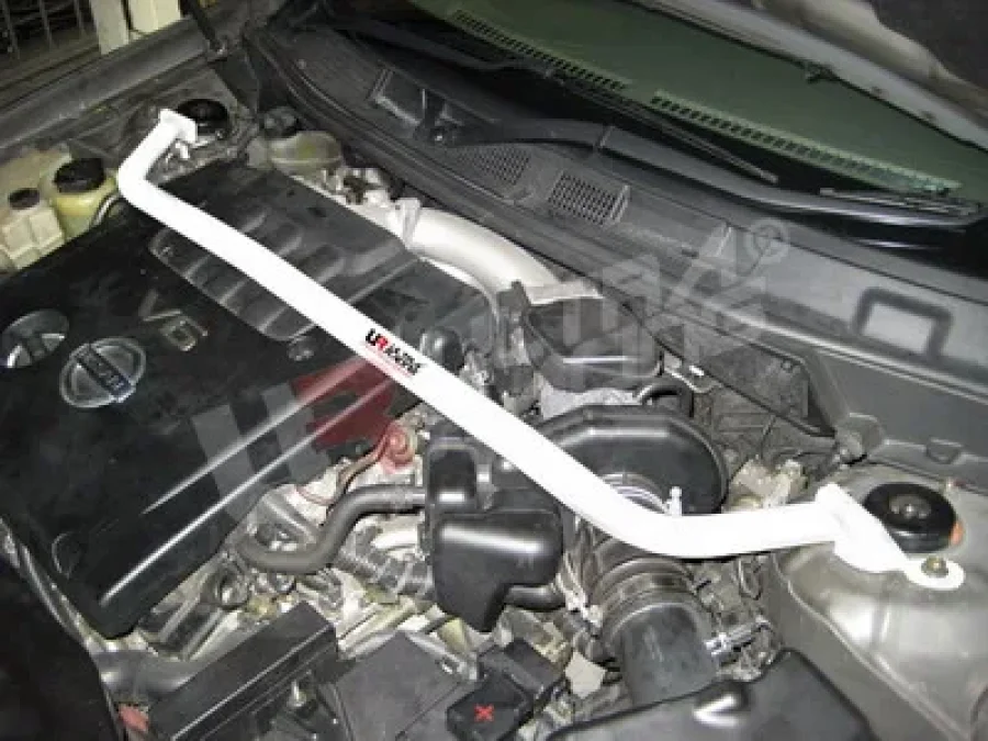 Ultra Racing Nissan Teana 03-08 J31 UltraRacing Front Upper Strutbar, référence TW2-1060