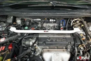 Ultra Racing Honda Odyssey 94-98 RA 2.2 UltraRacing Front Upper Strutbar, référence TW2-1379