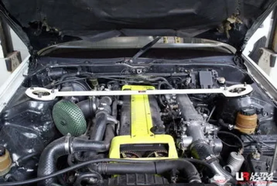 Ultra Racing Toyota Mark II 88-92 2.5T UltraRacing Front Upper Strutbar, référence TW2-1398