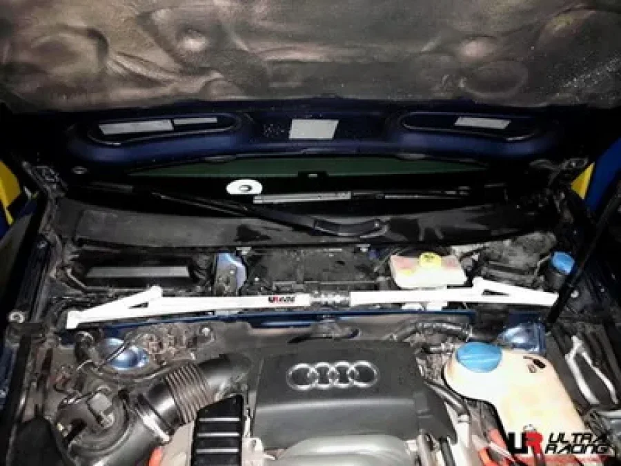 Ultra Racing Audi A6 C6 04-11 4.2 4WD UltraRacing Front Upper Strutbar, référence TW2-1440A