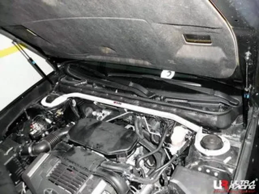 Ultra Racing Subaru Legacy / Outback 09+ Ultra-R 2P Front Upper Strutbar, référence TW2-1487