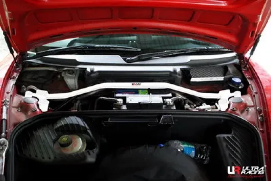 Ultra Racing Porsche Boxster (986) UltraRacing Front Upper Strutbar, référence TW2-1511