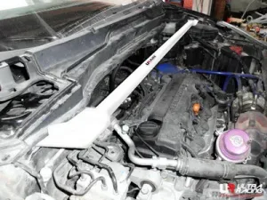 Ultra Racing Honda CRV 07+ 2WD UltraRacing 2-Point Front Upper Strutbar, référence TW2-1520