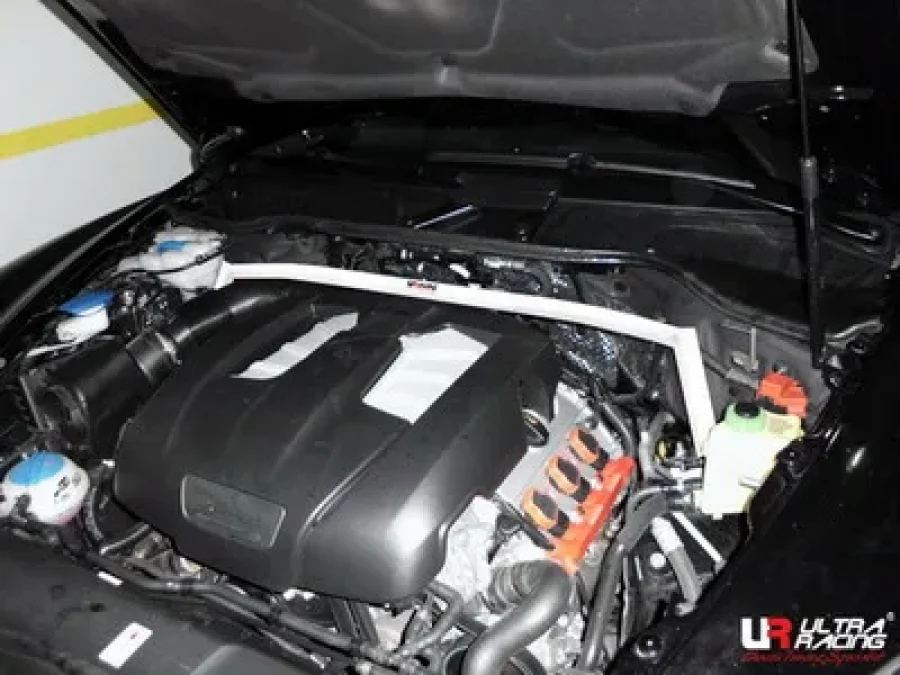 Ultra Racing Porsche Cayenne 958 10+ 3.0 V6 Ultra-R Front Upper Strutbar, référence TW2-1524