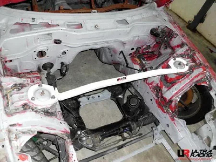 Ultra Racing Mazda RX7 FD 93-97 UltraRacing Front Upper Strutbar 1530, référence TW2-1530