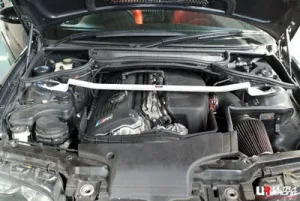 Ultra Racing BMW 3-Series E46 M3 3.2 01-06 Ultra-R Front Upper Strutbar, référence TW2-1534