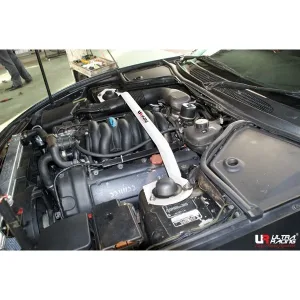 Ultra Racing Jaguar XK8 4.0 98+ UltraRacing 2-Point Front Upper Strutbar, référence TW2-1551