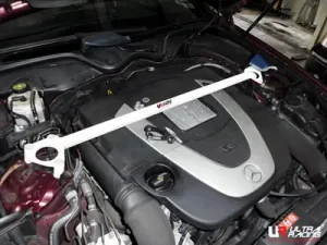 Ultra Racing Mercedes CLS 350 W219 04-10 Ultra-R Front Upper Strutbar, référence TW2-1574
