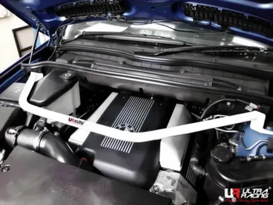Ultra Racing BMW E53 X5 4.4 99-06 UltraRacing Front Upper Strutbar, référence TW2-1701
