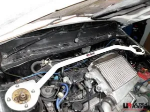 Ultra Racing Toyota Starlet EP70 UltraRacing 2-Point Front Upper Strutbar, référence TW2-1720