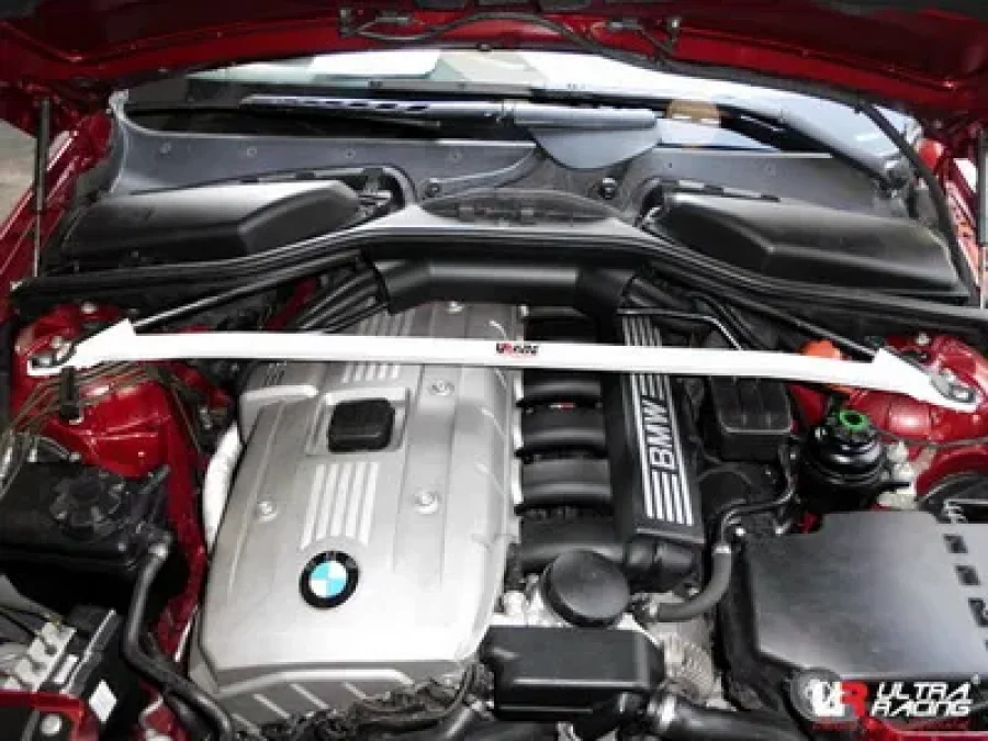 Ultra Racing BMW 6-Series E63 03-10 UltraRacing Front Upper Strutbar, référence TW2-1751