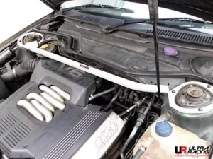 Ultra Racing Audi A6 C4 96-04 2.6 UltraRacing Front Upper Strutbar, référence TW2-1756