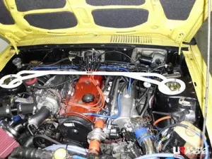 Ultra Racing Mitsubishi Lancer A174 79-87 Ultra-R Front Upper Strutbar, référence TW2-1762
