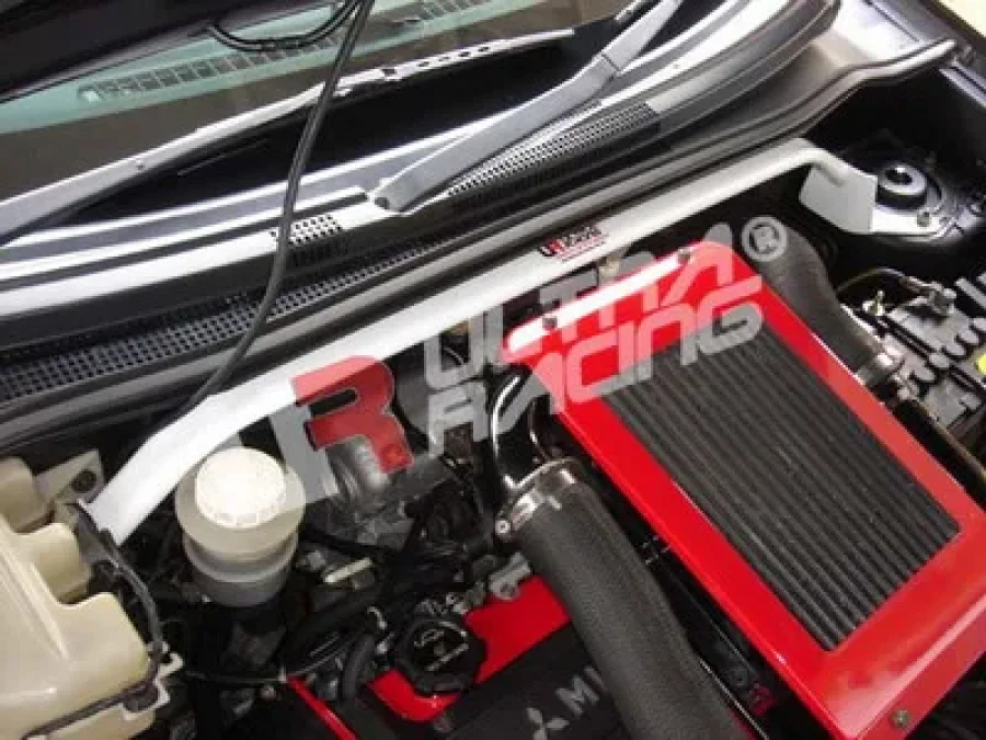 Ultra Racing Mitsubishi Outlander 03-06 Ultra-R Front Upper Strutbar, référence TW2-330