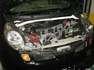 Ultra Racing Nissan Micra K12 02-07 UltraRacing Front Upper Strutbar, référence TW2-517