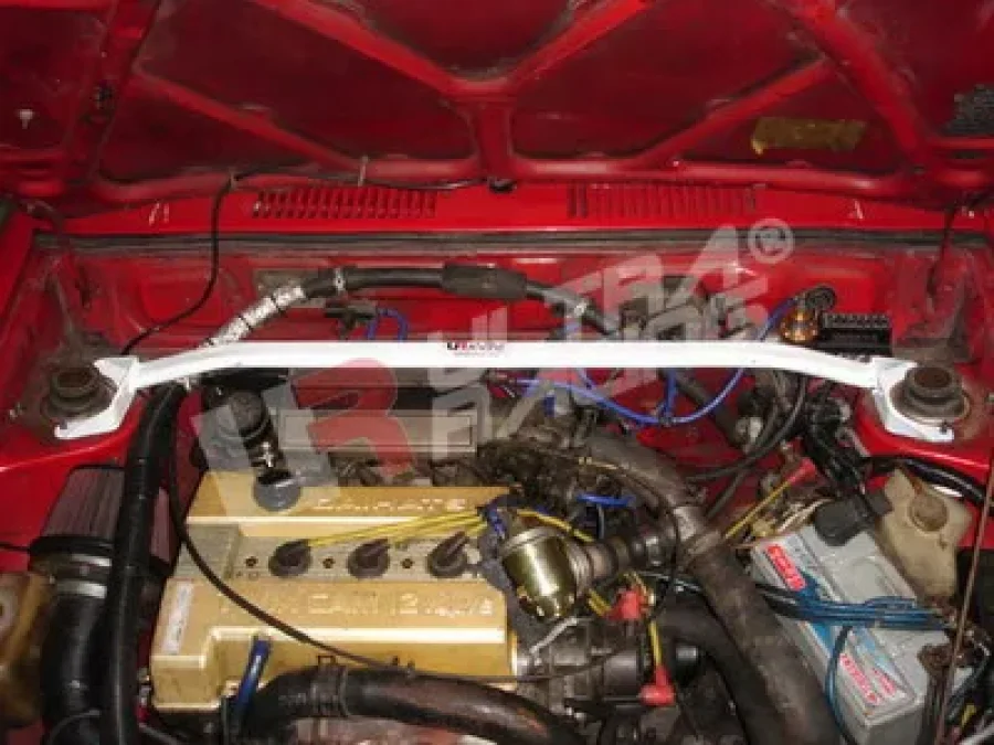 Ultra Racing Daihatsu Charade G11 83-85 Ultra-R 2P Front Upper Strutbar, référence TW2-643