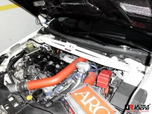 Ultra Racing Mitsubishi EVO X UltraRacing 3-Point Front Strutbar 1426, référence TW3-1426