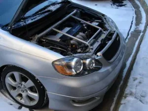 Ultra Racing Toyota Altis 01+ Ultra-R 2-Point Front Upper Strutbar, référence TW4-092