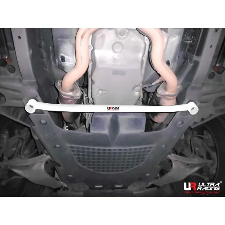 Ultra Racing Cadillac CTS 3.6 07+ UltraRacing 2Point Front Lower Tiebar, référence LA2-1827