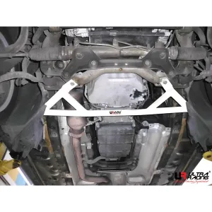 Ultra Racing Mercedes CLS 3.0 W218 11+ Ultra-R 4-Point Front Lower Brace, référence LA4-1836