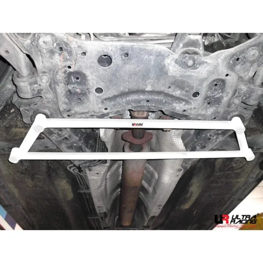 Ultra Racing Ford Focus 1.8 MK2 05-10 Ultra-R 4-Point Front Lower H-Brace, référence LA4-1870