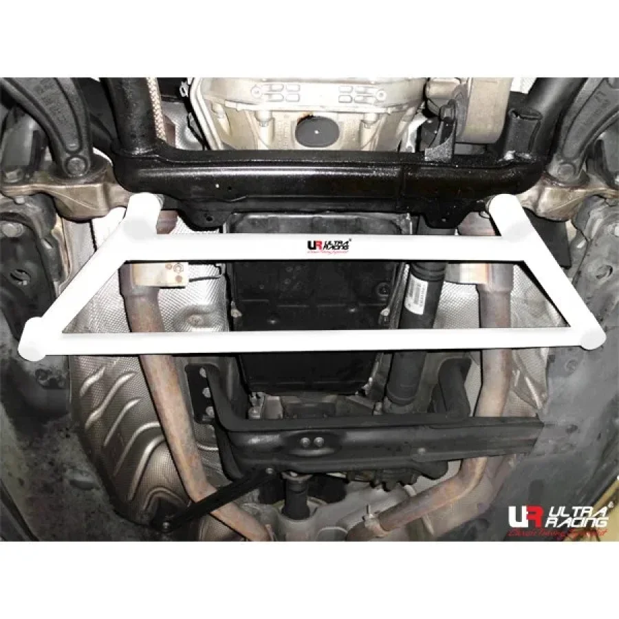Ultra Racing Mercedes ML 3.5 W164 05-11 Ultra-R 4P Front Lower Brace 1886, référence LA4-1886