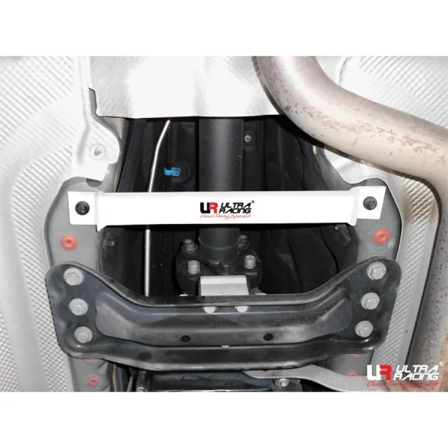 Ultra Racing Mercedes CLS 3.0 W218 11+ Ultra-R 2-Point Mid Lower Bar 1837, référence ML2-1837