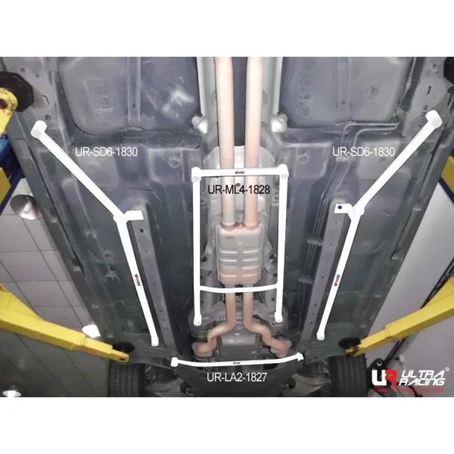 Ultra Racing Cadillac CTS 3.6 07+ UltraRacing 4-Point Mid Lower Brace, référence ML4-1828