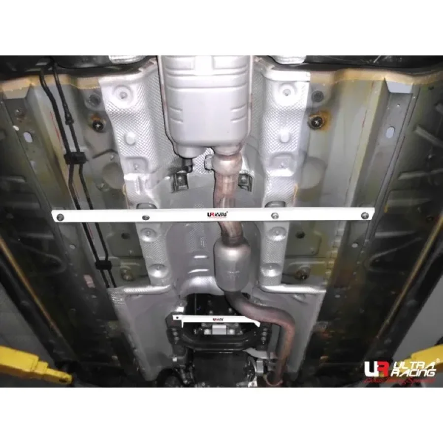 Ultra Racing Mercedes CLS 3.0 W218 11+ Ultra-R 4-Point Mid Lower Brace, référence ML4-1838