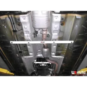 Ultra Racing Mercedes CLS 3.0 W218 11+ Ultra-R 4-Point Mid Lower Brace, référence ML4-1838