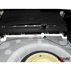 Ultra Racing Mazda 3 BL 09+ incl MPS UltraRacing 3-Point Rear Strutbar, référence RE3-1962