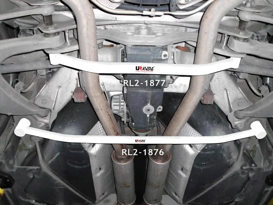 Ultra Racing Audi S8 06-10 D3 UltraRacing 2-Point Rear Lower Tiebar 1877, référence RL2-1877