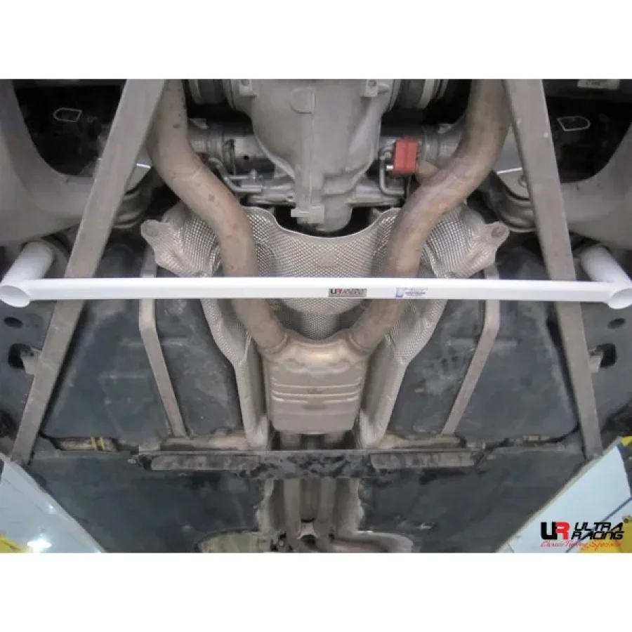 Ultra Racing BMW 640 E63/E64 4.0 03-10 Ultra-R 2-Point Rear Lower Bar, référence RL2-1903