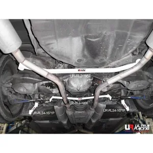 Ultra Racing Nissan Skyline V35 2.5 01+ Ultra-R 2P Rear Lower Bar 1956, référence RL2-1956