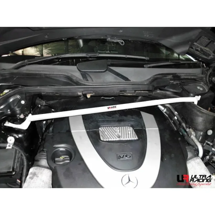 Ultra Racing Mercedes ML 3.5 W164 RHD 05-11 Ultra-R Front Upper Strutbar, référence TW2-1884