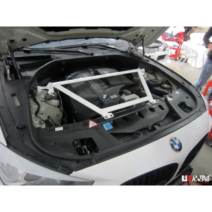Ultra Racing BMW 5 GT 535 F07 09+ Ultra-R 4-Point Front Upper Strutbar, référence TW4-1901