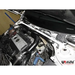 Ultra Racing VW Golf 6 1.4TSI/ Golf R Ultra-R Front Upper Strutbar RHD, référence TW2-1284
