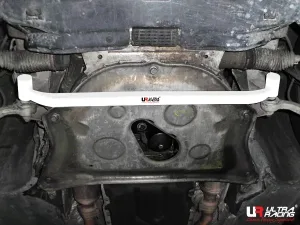 Ultra Racing BMW 7-Series E65 735/740 UltraRacing 2P Front Lower Bar 2055, référence LA2-2055