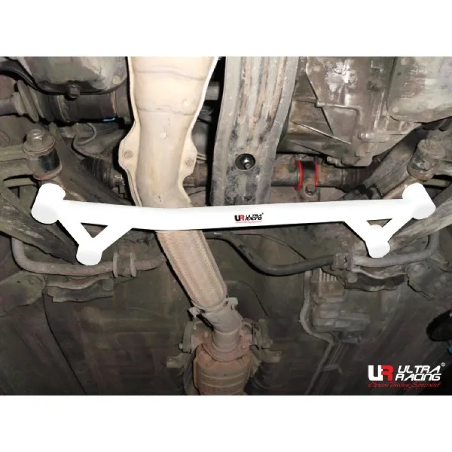 Ultra Racing Nissan Primera 95-02 P11 UltraRacing 4-Point Front H-Brace, référence LA4-1976