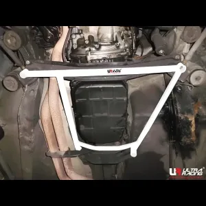 Ultra Racing Mercedes S-Class W126 2.6 79-93 Ultra-R 4P Front H-Brace, référence LA4-2092