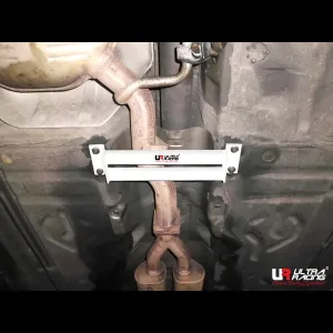 Ultra Racing Mercedes S-Class 91-98 W140 3,2 Ultra-R 2P Mid Lower Bar, référence ML2-2060